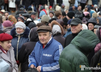В Киеве на акцию протеста «Нацкорпуса» пришли алкоголики по спискам, их отделили живой цепью