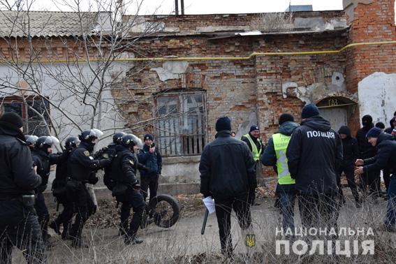Николаевские правоохранители устроили масштабные учения по предотвращению беспорядков во время выборов 17