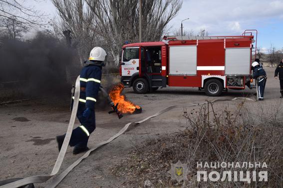 Николаевские правоохранители устроили масштабные учения по предотвращению беспорядков во время выборов 23