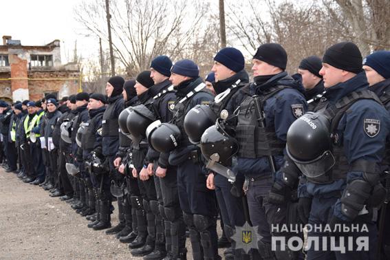 Николаевские правоохранители устроили масштабные учения по предотвращению беспорядков во время выборов 5