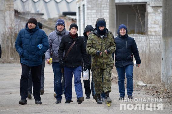 Николаевские правоохранители устроили масштабные учения по предотвращению беспорядков во время выборов 15