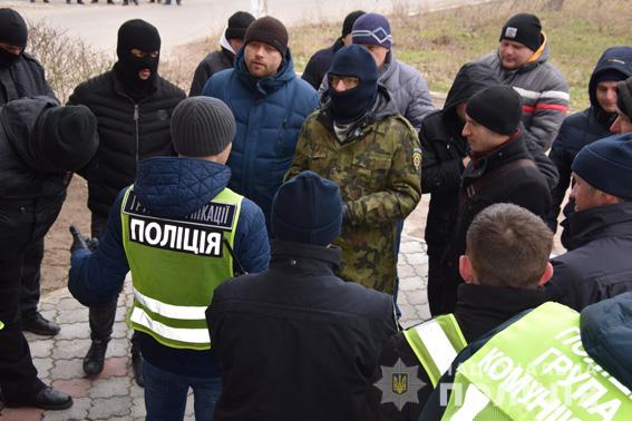 Николаевские правоохранители устроили масштабные учения по предотвращению беспорядков во время выборов 1