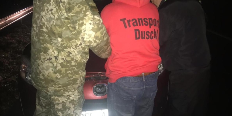 На Родину любой ценой. Украинец пошел на таран границы – его евробляху не пропускали