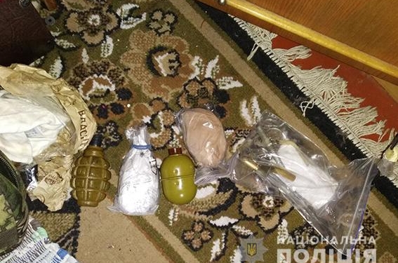 На Николаевщине 27-летний мужчина хранил дома на подоконнике гранаты