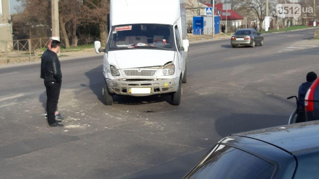 В Николаеве столкнулись маршрутка и "Хонда". Обошлось без пострадавших 3
