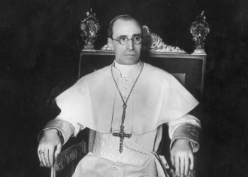 Ватикан откроет секретные архивы времен Папы Пия XII, обвиненного в молчании о Холокосте