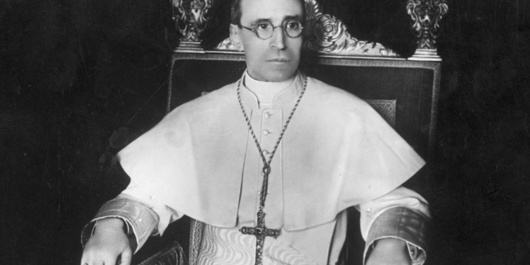 Ватикан откроет секретные архивы времен Папы Пия XII, обвиненного в молчании о Холокосте