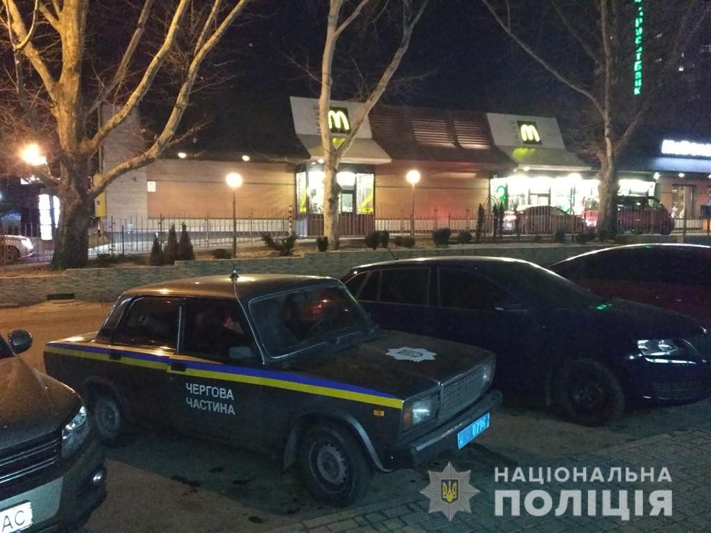Поспорили из-за очереди: в Николаеве в McDonald's произошла стрельба 1