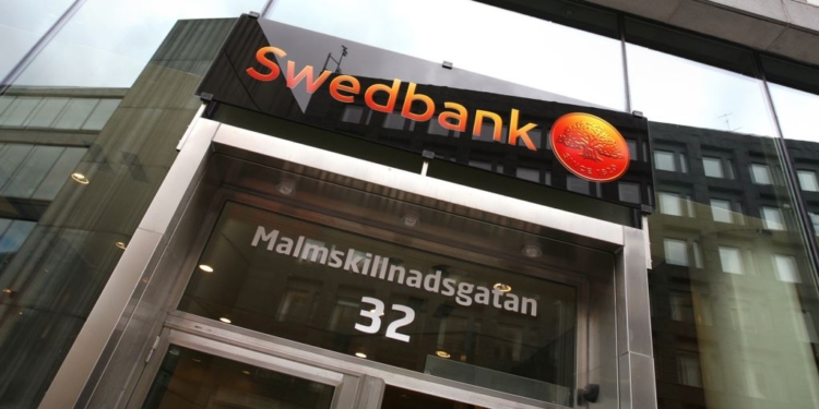 Из-за Януковича и Манафорта. Шведский Swedbank объявил об отставке президента из-за отмывания денег