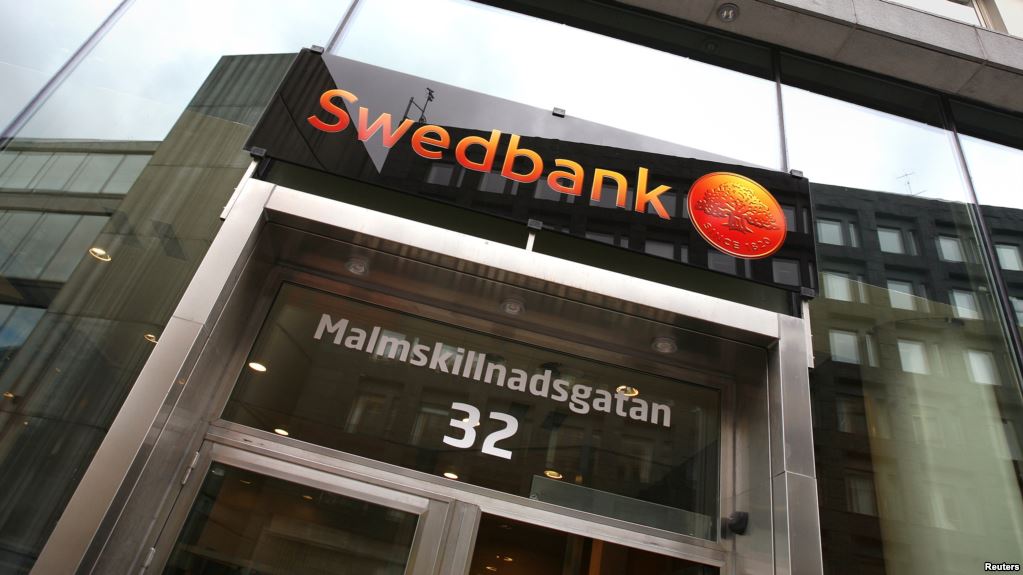 Из-за Януковича и Манафорта. Шведский Swedbank объявил об отставке президента из-за отмывания денег 1