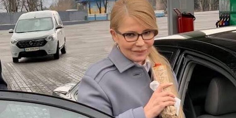 Тимошенко выложила свое видео с хот-догом – соцсети в восторге