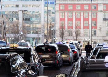 В Норвегии установят первые в мире беспроводные зарядные станции для электромобилей такси