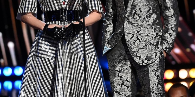 Известная певица Кэти Перри примерила платье украинского бренда