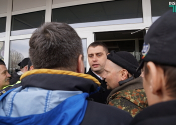 ОБНОВЛЕНО. В Николаеве полиция не пустила активистов-патриотов на встречу с Вилкулом