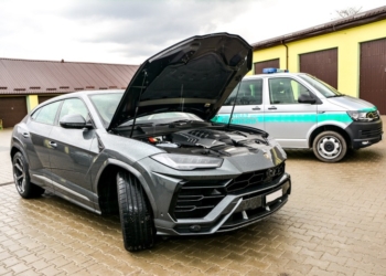 Польские пограничники не пустили в Украину Lamborghini за 10 миллионов гривен
