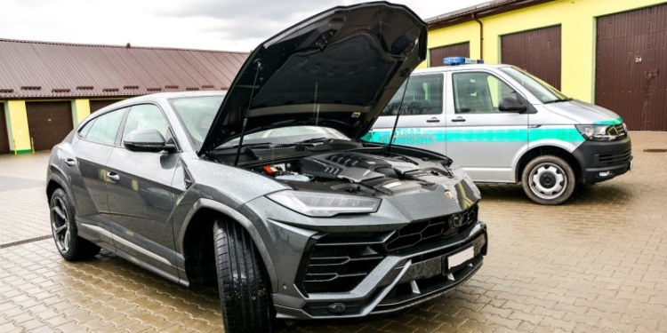 Польские пограничники не пустили в Украину Lamborghini за 10 миллионов гривен