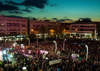 В Черногории тысячи людей вышли на протест, требуя отставки президента