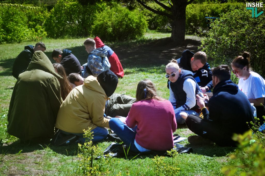 «Место должно стать магнитом, а не отпугивать людей»: юные волонтеры со всей Украины помогли облагородить парк Лески 7