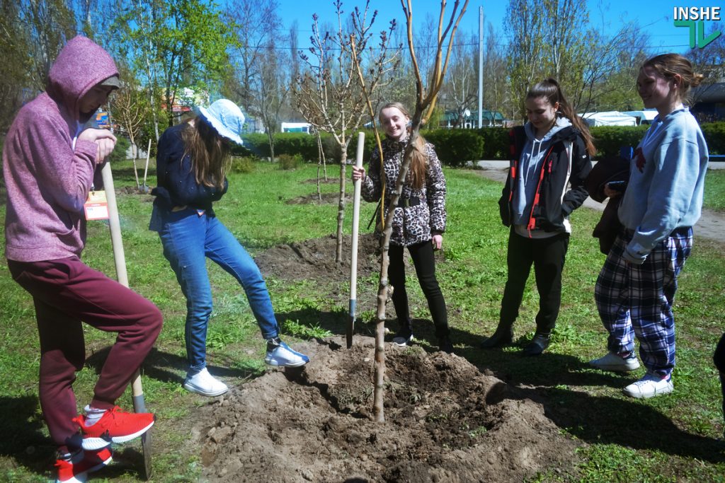 «Место должно стать магнитом, а не отпугивать людей»: юные волонтеры со всей Украины помогли облагородить парк Лески 15