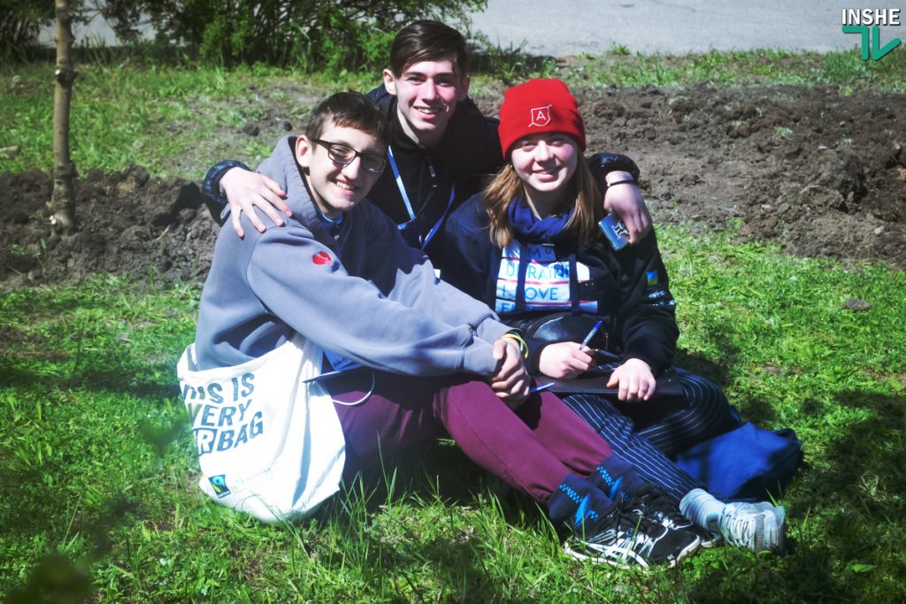 «Место должно стать магнитом, а не отпугивать людей»: юные волонтеры со всей Украины помогли облагородить парк Лески 33