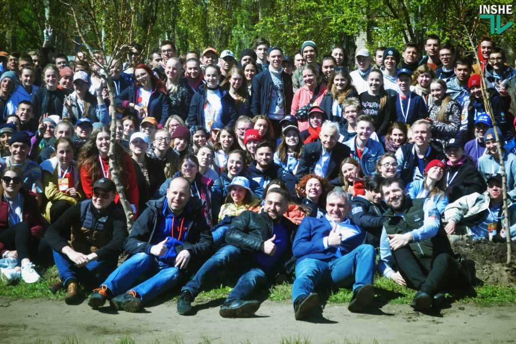 «Место должно стать магнитом, а не отпугивать людей»: юные волонтеры со всей Украины помогли облагородить парк Лески 35
