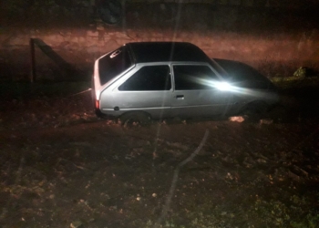 В Новой Одессе спасателям пришлось вытаскивать из грязи два авто