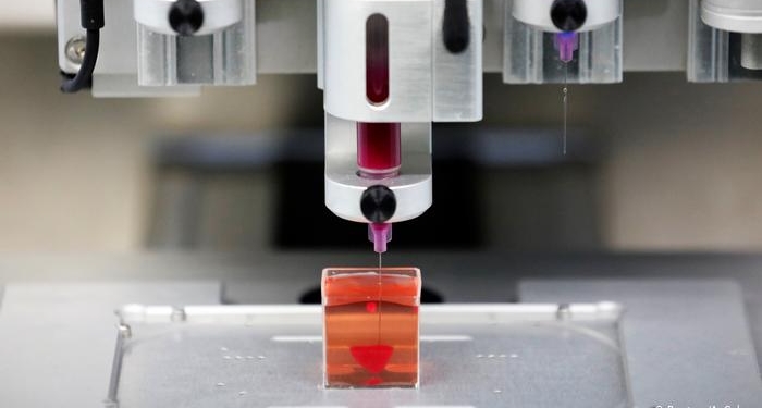 Сердце из человеческой ткани удалось впервые напечатать на 3D-принтере. Хотя пока – размером с вишню