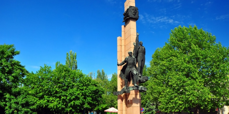 В Николаеве исполком горсовета должен принять решение о демонтаже памятника Ленинскому комсомолу