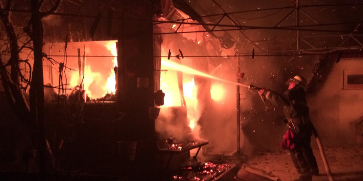 За минувшие сутки спасатели Николаевщины трижды тушили пожары в частном секторе