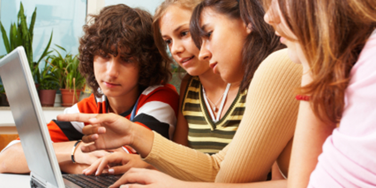 В Испании появилась «орфографическая бригада» – 14-15-летние школьники делают замечания юзерам Твиттера и Инстаграм