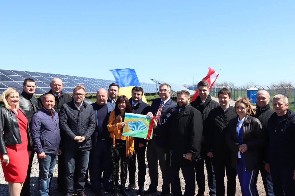 В Николаевской области посол Канады в Украине и певица Руслана открыли «канадскую» солнечную электростанцию 1