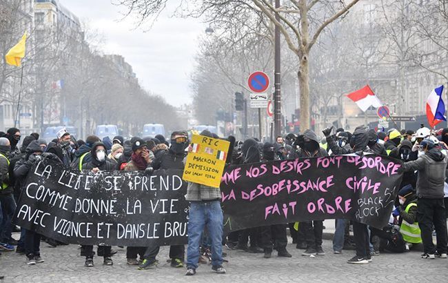 В Париже на протестах «желтых жилетов» задержали более 180 человек 1