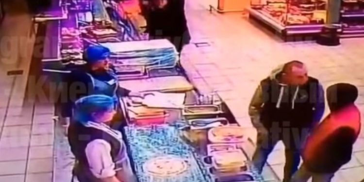 В одном из киевских супермаркетов молодой человек убил покупателя одним ударом