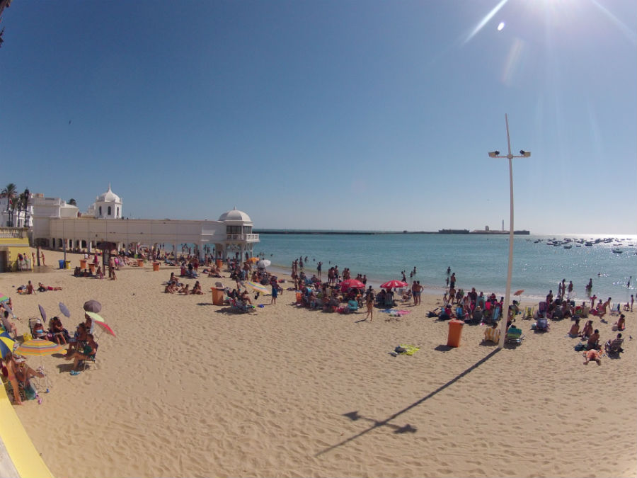 Мудро: в Испании посетители одного из пляжей договорились не говорить о политике 1
