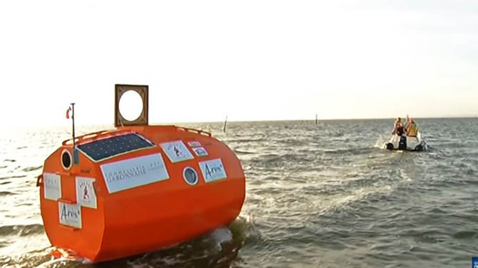 Безумству храбрых: 72-летний французский путешественник благополучно пересек Атлантический океан в бочке