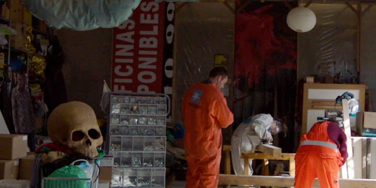 Как группа жителей Мадрида превращает мусор в произведения искусства