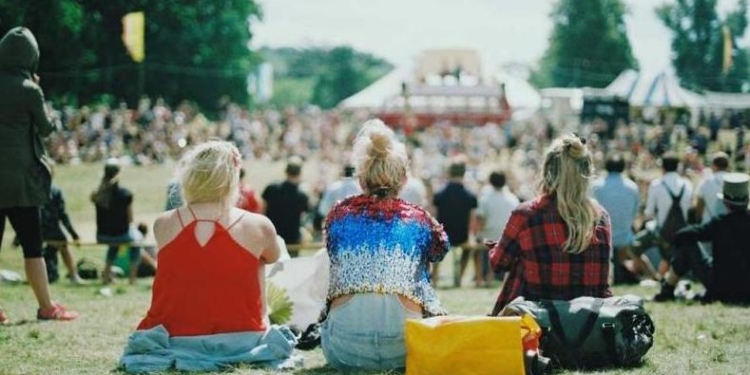 С 1 мая в Праге на музыкальных фестивалях и других культурных мероприятиях нельзя будет продавать напитки и еду в пластиковой посуде