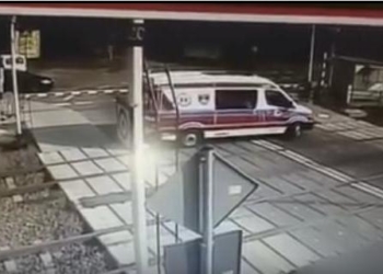 В Польше поезд протаранил «скорую» – врач и фельдшер погибли на месте