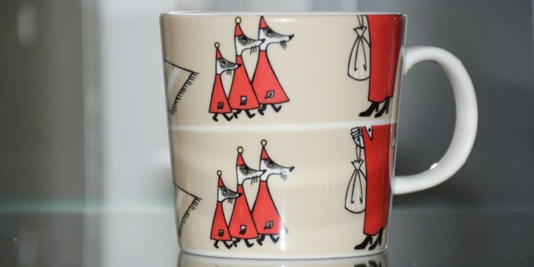 У каждого свои развлечения: в Финляндии бракованную кружку с изображением мумии-троллей продали за 6,1 тыс.евро