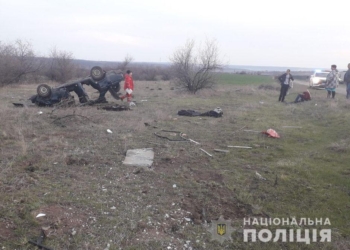 На Николаевщине «семерка», в которой ехали шестеро пьяных, слетела в кювет – полиция устанавливает, кто именно был за рулем
