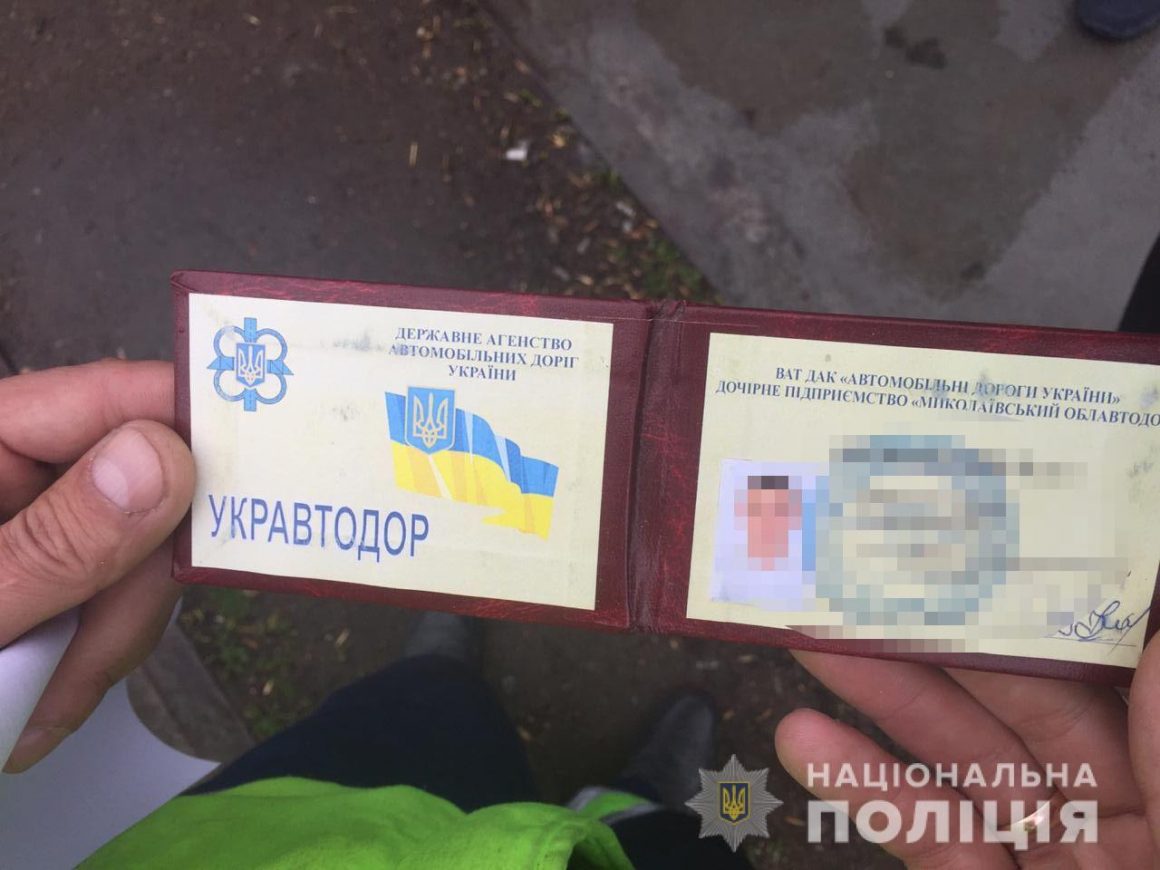 В Николаеве 36-летнему работнику облавтодора, которому водители платили «мзду» за непрохождение ГВК, избрали меру пресечения