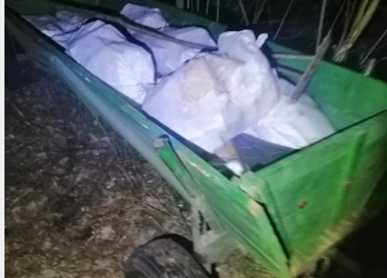 Трое волынян на телегах пытались вывезти в Беларусь 800 кг сала