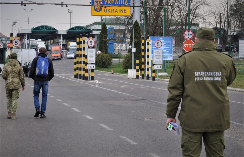 Украинец перешел границу с Польшей задом наперед, чтобы запутать следы 1