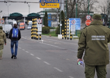 Украинец перешел границу с Польшей задом наперед, чтобы запутать следы