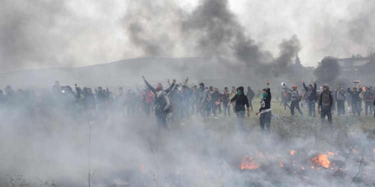 На севере Греции продолжаются столкновения между полицией и мигрантами