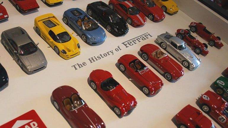 Эволюцию 205 легендарных Ferrari уместили в четыре минуты 1