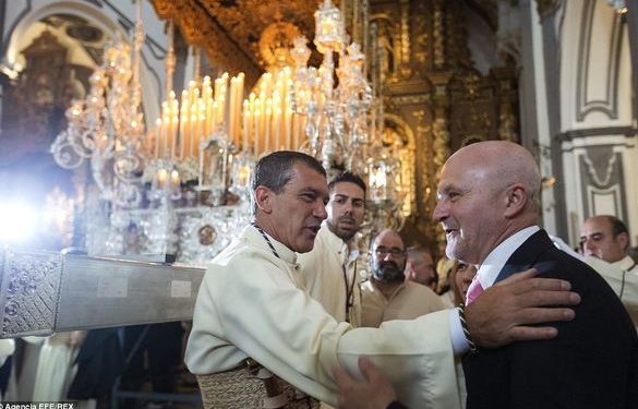 Антонио Бандерас возглавил религиозное шествие в Испании