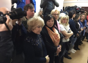 Денисова и родные пленных моряков приехали в Лефортовский суд