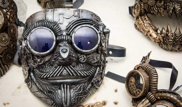 Маска, я тебя не знаю. Харьковский мастер делает маски из вторсырья в стиле стимпанк