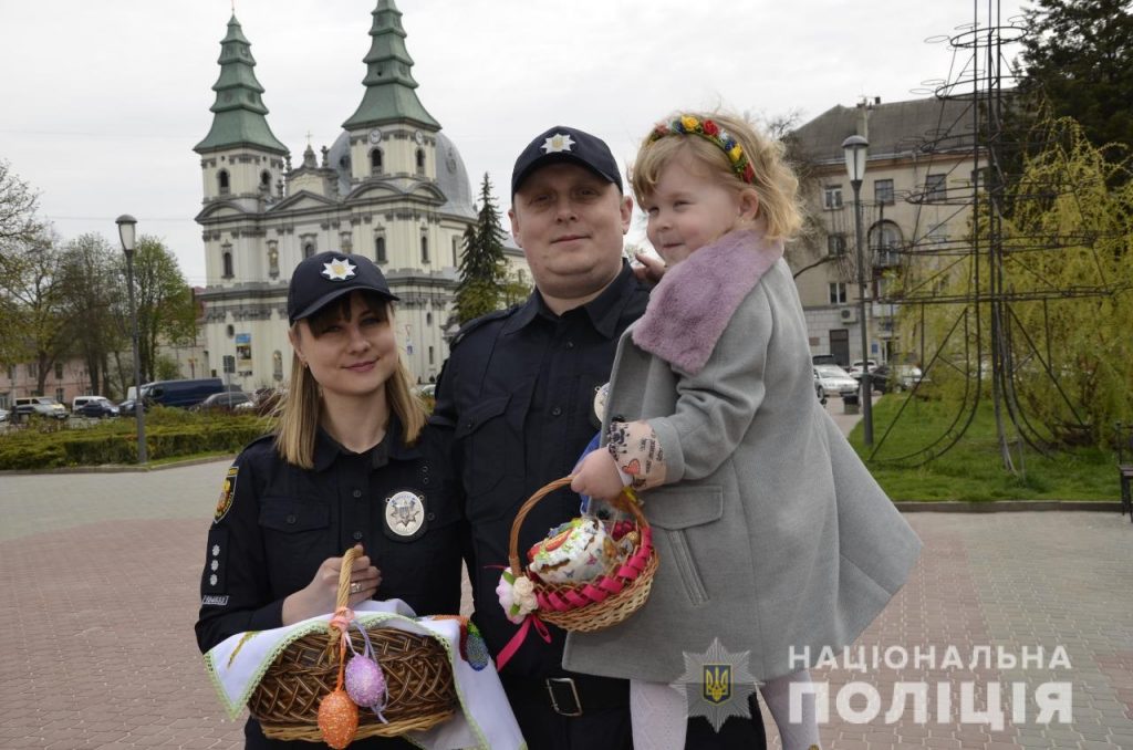 В Пасхальных литургиях приняли участие 7 млн украинцев 15